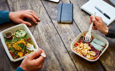 Как организовать доставку еды из кафе и ресторана