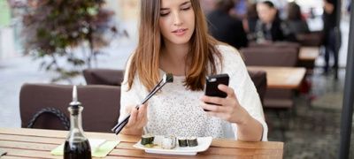 Twitter во время обеда.